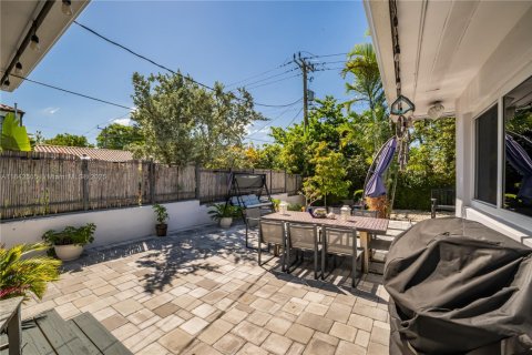 House in Miami, Florida 2 bedrooms, 121.14 sq.m. № 1838755 - photo 27