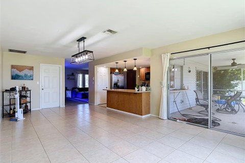 Villa ou maison à vendre à Cape Coral, Floride: 3 chambres, 130.81 m2 № 2322575 - photo 13