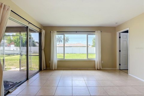 Villa ou maison à vendre à Cape Coral, Floride: 3 chambres, 130.81 m2 № 2322575 - photo 7