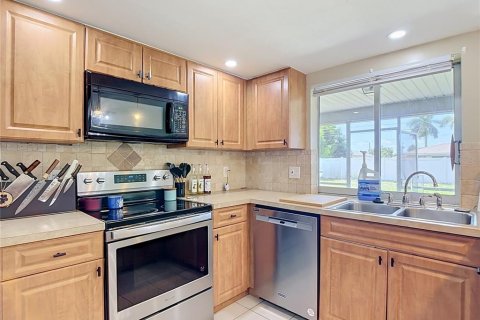 Villa ou maison à vendre à Cape Coral, Floride: 3 chambres, 130.81 m2 № 2322575 - photo 19