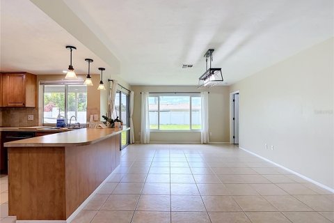 Villa ou maison à vendre à Cape Coral, Floride: 3 chambres, 130.81 m2 № 2322575 - photo 10