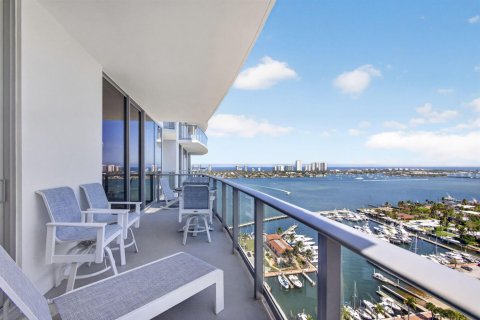 Condo in West Palm Beach, Florida, 2 bedrooms  № 2175645 - photo 3