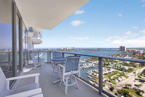 Condo in West Palm Beach, Florida, 2 bedrooms  № 2175645 - photo 2
