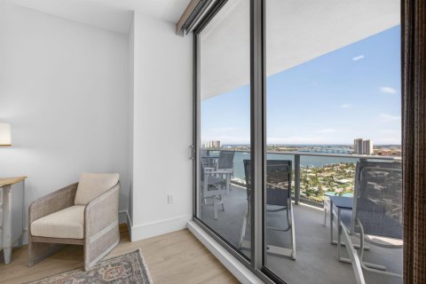 Condo in West Palm Beach, Florida, 2 bedrooms  № 2175645 - photo 20