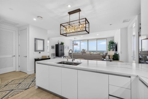 Condo in West Palm Beach, Florida, 2 bedrooms  № 2175645 - photo 17