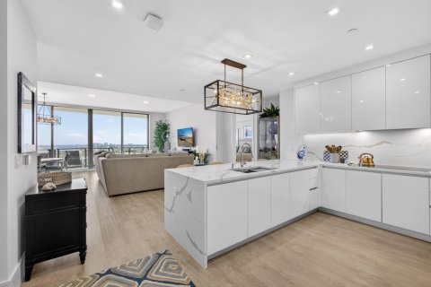 Condo in West Palm Beach, Florida, 2 bedrooms  № 2175645 - photo 6