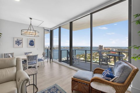 Condo in West Palm Beach, Florida, 2 bedrooms  № 2175645 - photo 4