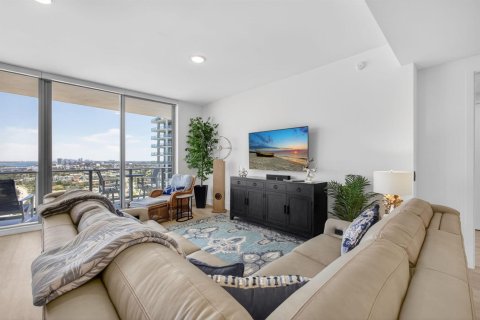 Condo in West Palm Beach, Florida, 2 bedrooms  № 2175645 - photo 7
