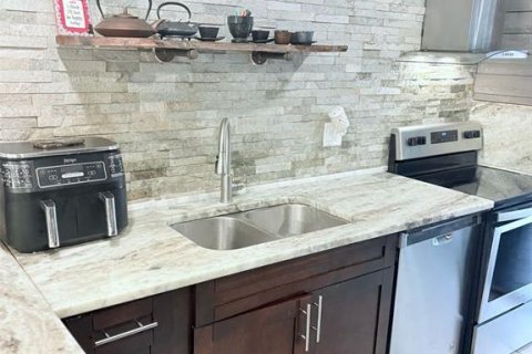 Снять в аренду виллу или дом в Тампа, Флорида 8 комнат, 146.79м2, № 2258667 - фото 12