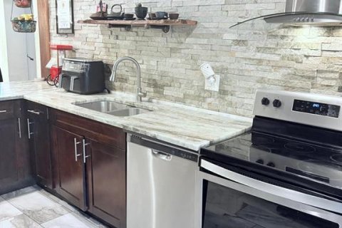 Снять в аренду виллу или дом в Тампа, Флорида 8 комнат, 146.79м2, № 2258667 - фото 11