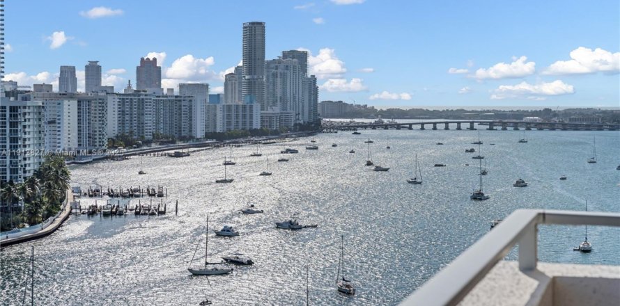 Кондоминиум с 2 спальнями в Майами-Бич, Флорида № 2015841