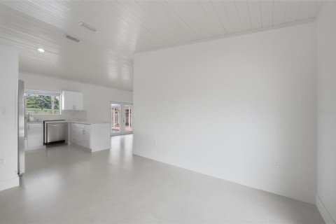 Villa ou maison à vendre à Miami, Floride: 4 chambres, 184.97 m2 № 2222559 - photo 13