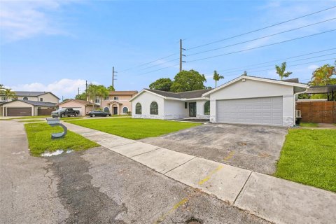 Villa ou maison à vendre à Miami, Floride: 4 chambres, 184.97 m2 № 2222559 - photo 4