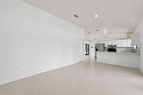 Villa ou maison à vendre à Miami, Floride: 4 chambres, 184.97 m2 № 2222559 - photo 18