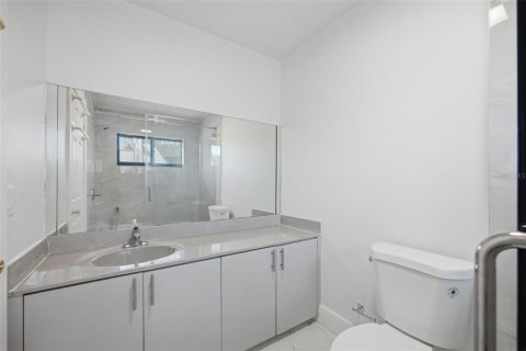 Villa ou maison à vendre à Miami, Floride: 4 chambres, 184.97 m2 № 2222559 - photo 24