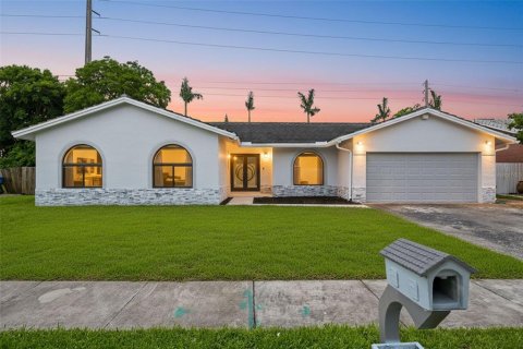 House in Miami, Florida 4 bedrooms, 184.97 sq.m. № 2222559