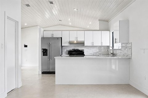 Villa ou maison à vendre à Miami, Floride: 4 chambres, 184.97 m2 № 2222559 - photo 16