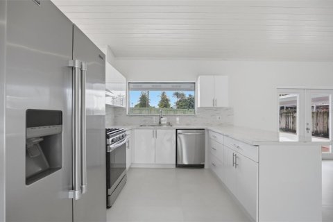 Villa ou maison à vendre à Miami, Floride: 4 chambres, 184.97 m2 № 2222559 - photo 15