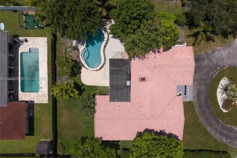 Villa ou maison à vendre à Coral Springs, Floride: 4 chambres, 251.39 m2 № 2187845 - photo 10