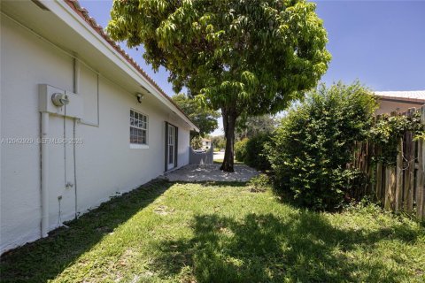 Villa ou maison à vendre à Coral Springs, Floride: 4 chambres, 251.39 m2 № 2187845 - photo 17