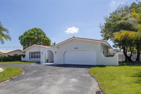 Villa ou maison à vendre à Coral Springs, Floride: 4 chambres, 251.39 m2 № 2187845 - photo 2