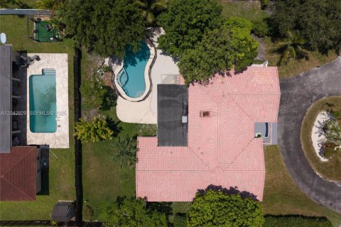 Villa ou maison à vendre à Coral Springs, Floride: 4 chambres, 251.39 m2 № 2187845 - photo 8