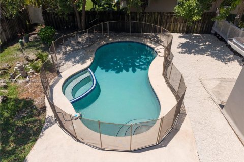 Villa ou maison à vendre à Coral Springs, Floride: 4 chambres, 251.39 m2 № 2187845 - photo 9