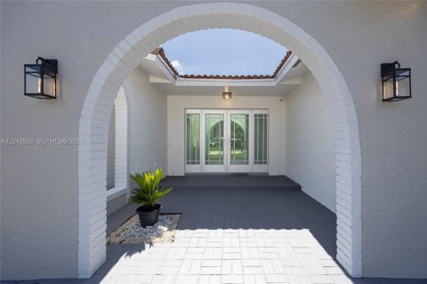 Villa ou maison à vendre à Coral Springs, Floride: 4 chambres, 251.39 m2 № 2187845 - photo 4