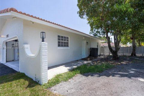 Villa ou maison à vendre à Coral Springs, Floride: 4 chambres, 251.39 m2 № 2187845 - photo 16