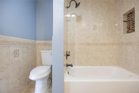 Villa ou maison à vendre à Coral Springs, Floride: 4 chambres, 251.39 m2 № 2187845 - photo 20