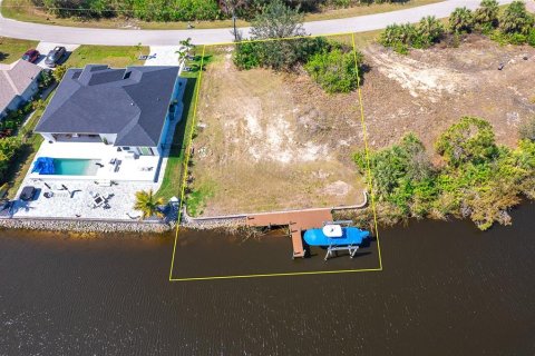 Land in Port Charlotte, Florida № 1513040 - photo 1