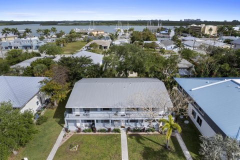 Apartment in Hutchinson Island South, Florida 2 bedrooms, 78.97 sq.m. № 1228587 - photo 1