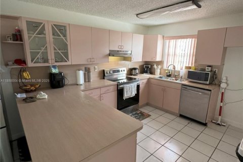 Casa en venta en Miami, Florida, 3 dormitorios, 133.31 m2 № 2053559 - foto 14