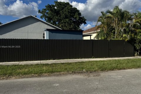 Casa en venta en Miami, Florida, 3 dormitorios, 133.31 m2 № 2053559 - foto 3