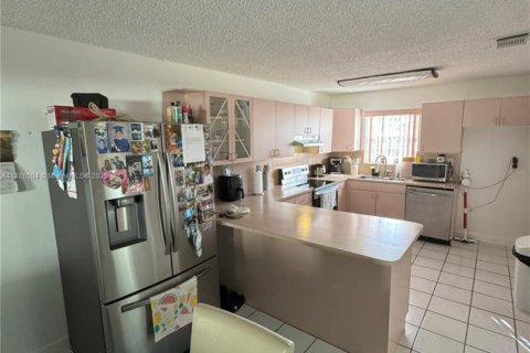 Casa en venta en Miami, Florida, 3 dormitorios, 133.31 m2 № 2053559 - foto 15