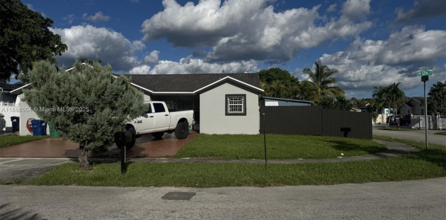 Casa en Miami, Florida 3 dormitorios, 133.31 m2 № 2053559