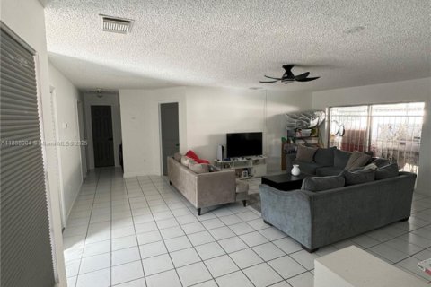 Casa en venta en Miami, Florida, 3 dormitorios, 133.31 m2 № 2053559 - foto 18