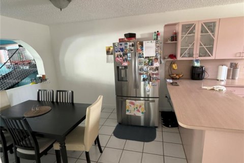 Casa en venta en Miami, Florida, 3 dormitorios, 133.31 m2 № 2053559 - foto 12