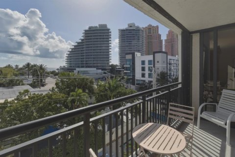 Condo in Fort Lauderdale, Florida, 2 bedrooms  № 2191477 - photo 19