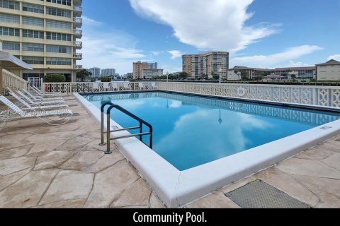 Condominio en venta en Hallandale Beach, Florida, 1 dormitorio, 72.46 m2 № 2011134 - foto 27