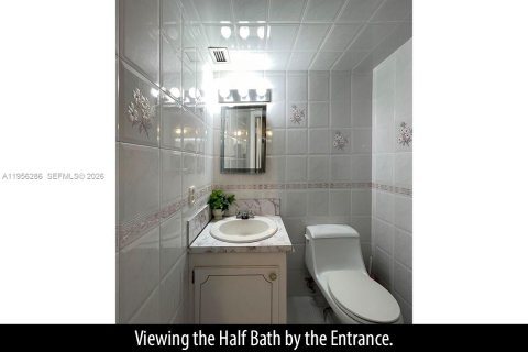 Condominio en venta en Hallandale Beach, Florida, 1 dormitorio, 72.46 m2 № 2011134 - foto 7