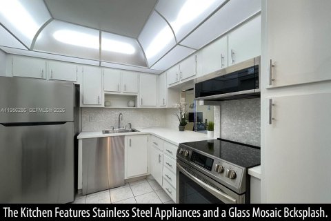 Condominio en venta en Hallandale Beach, Florida, 1 dormitorio, 72.46 m2 № 2011134 - foto 4