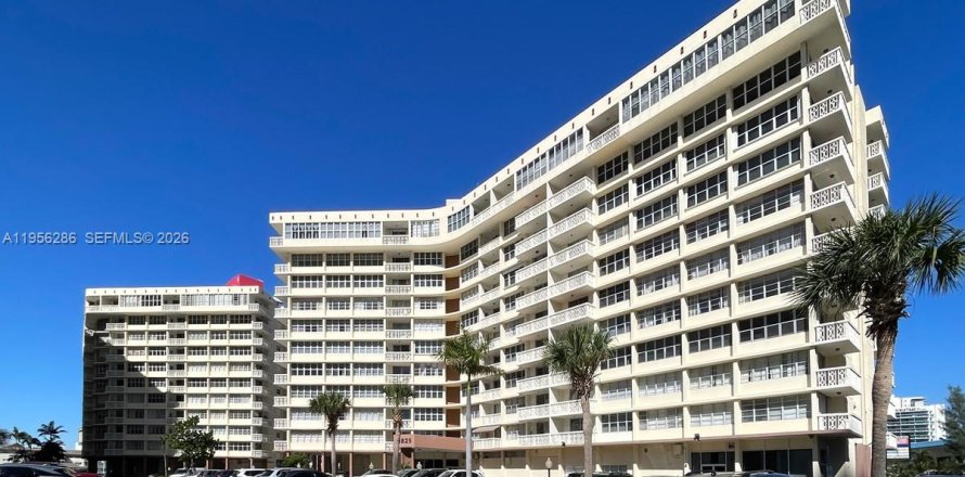 Condominio en Hallandale Beach, Florida, 1 dormitorio  № 2011134