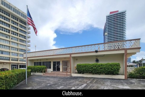 Condominio en venta en Hallandale Beach, Florida, 1 dormitorio, 72.46 m2 № 2011134 - foto 20