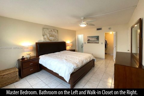 Condominio en venta en Hallandale Beach, Florida, 1 dormitorio, 72.46 m2 № 2011134 - foto 14
