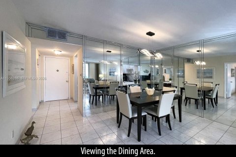 Condominio en venta en Hallandale Beach, Florida, 1 dormitorio, 72.46 m2 № 2011134 - foto 8