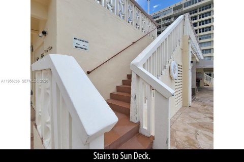 Condominio en venta en Hallandale Beach, Florida, 1 dormitorio, 72.46 m2 № 2011134 - foto 30