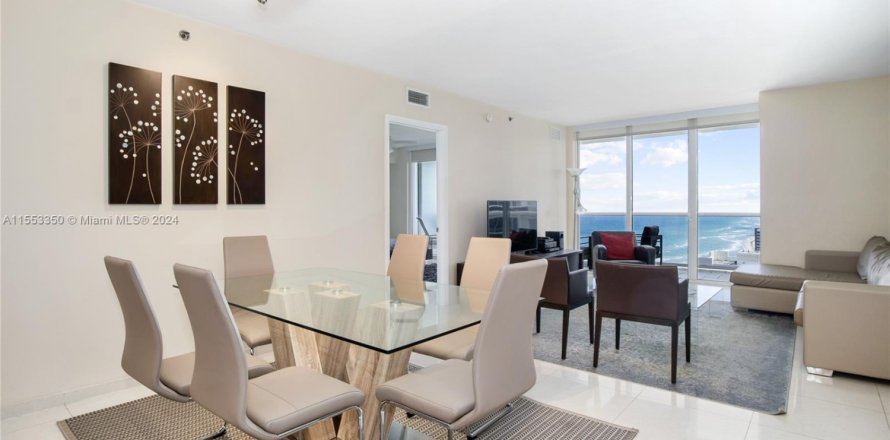 Condo à Hallandale Beach, Floride, 3 chambres № 1072832