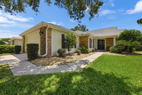 House in Mount Dora, Florida 2 bedrooms, 119.66 sq.m. № 2229661