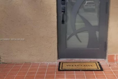 Снять в аренду виллу или дом в Хомстед, Флорида 2 спальни, 95.5м2, № 2004517 - фото 4